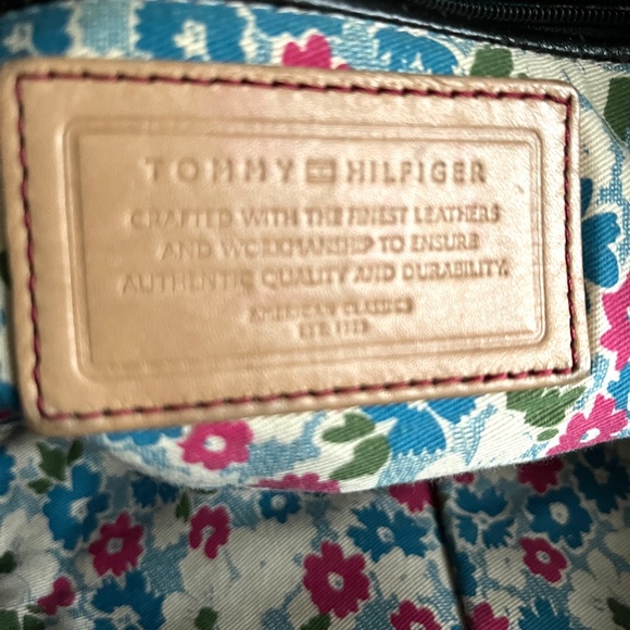 🔥🔥 Tommy Hilfiger Black Genuine Leather Handbag Cross Body Style - Picture 10 of 16